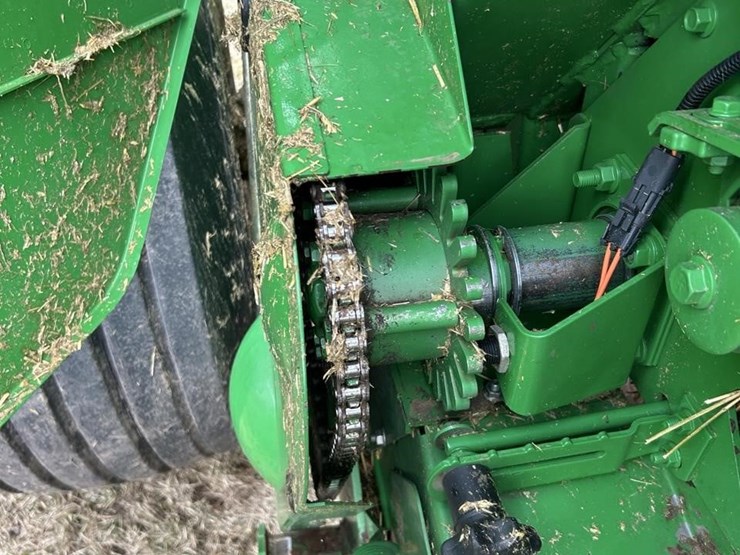 2011-john-deere-568-image-64