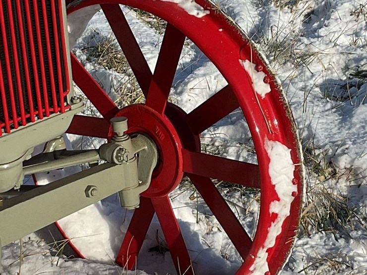 1925-fordson-with-mounted-terrace-plow-image-14