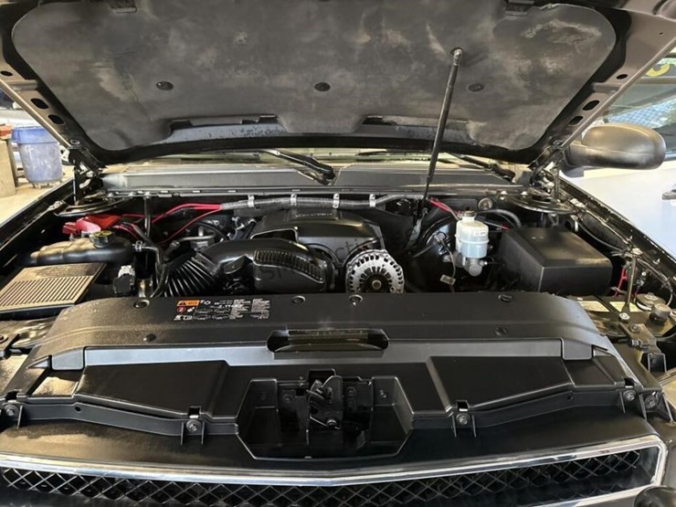 2013-chevrolet-tahoe-image-12