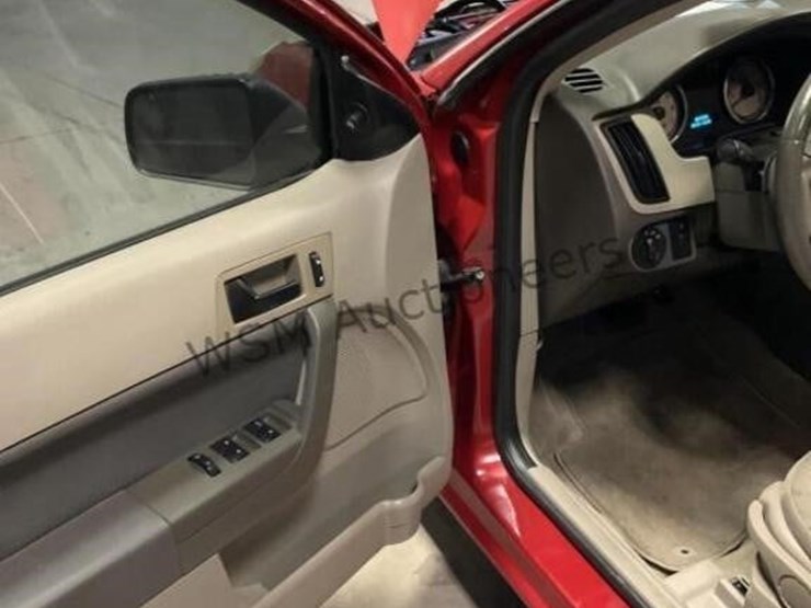 2011-ford-focus-se-sdn-image-22