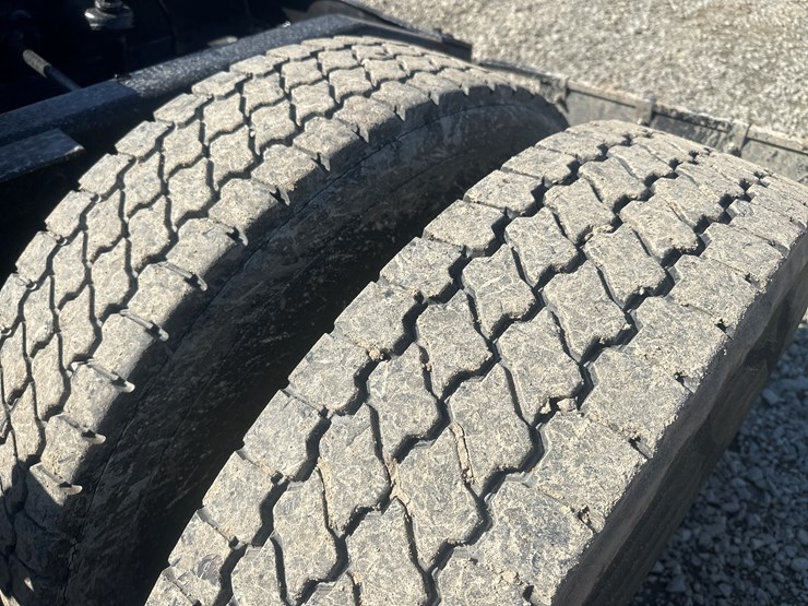 2008-peterbilt-386-image-56