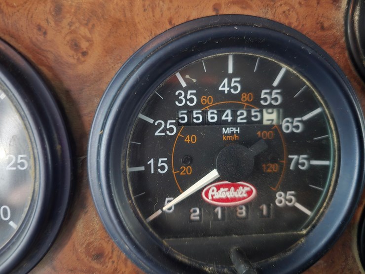 2005-peterbilt-379-image-2
