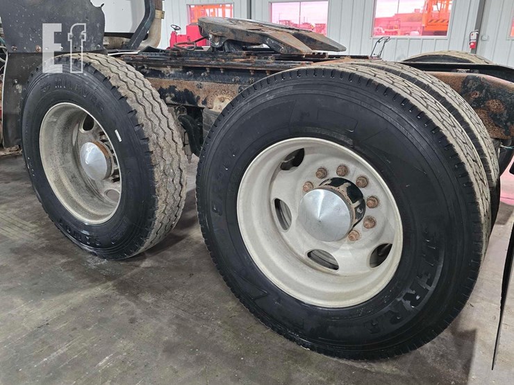 2004-mack-vision-cx613-image-29