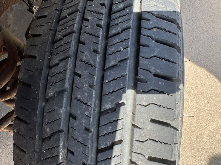 2010-ford-e350-image-39