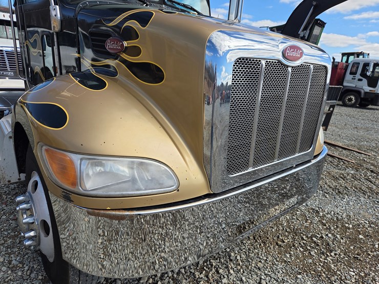 2013-peterbilt-337-image-9