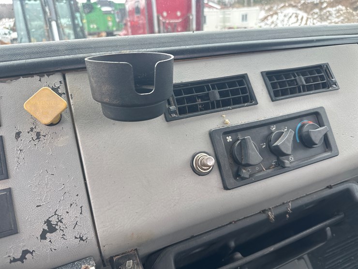 1998-massey-ferguson-8-image-47