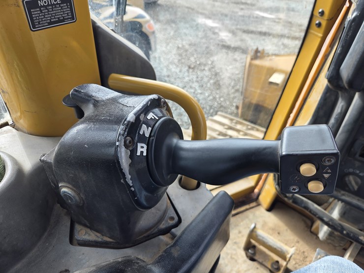 caterpillar-d6n-xl-image-40