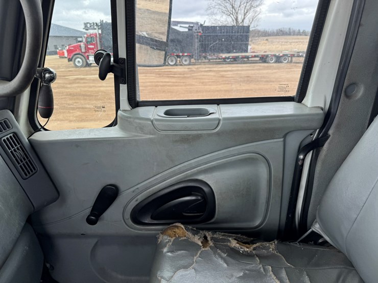 2007-international-durastar-4400-image-46