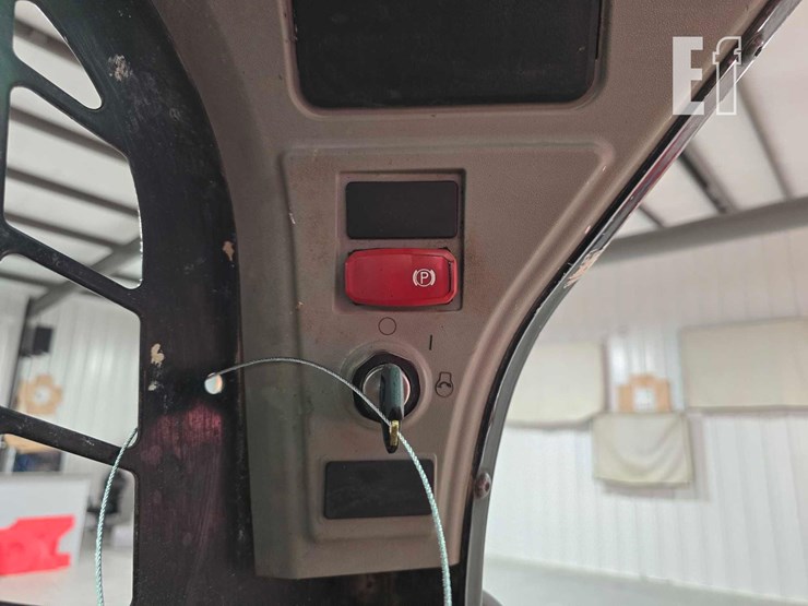 2022-caterpillar-259d3-image-15