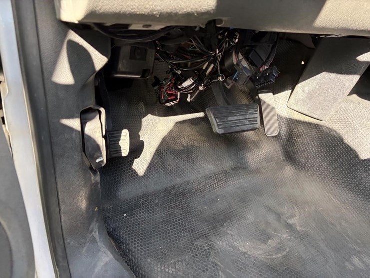 2012-chevrolet-2500-image-16