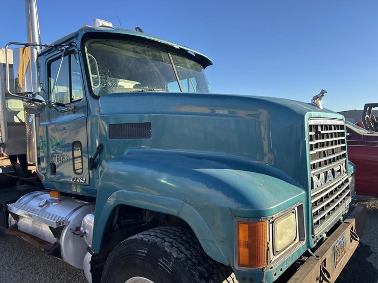 2001-mack-ch613-image-10