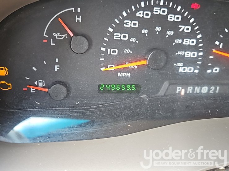 2004-ford-excursion-image-32