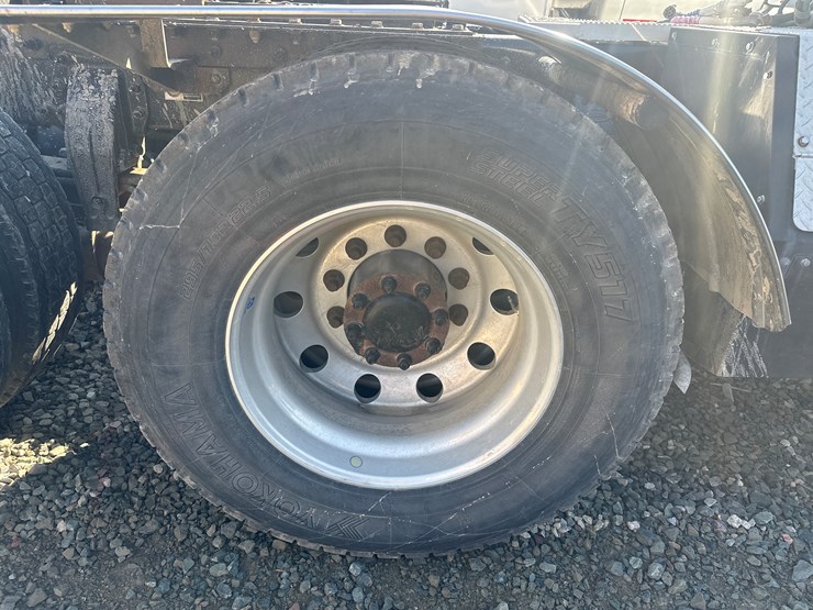 2013-peterbilt-365-image-85