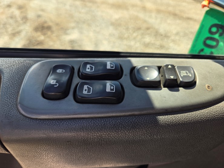 2013-peterbilt-337-image-56