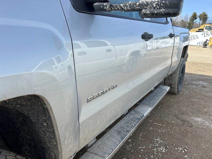 2018-chevrolet-2500-image-15