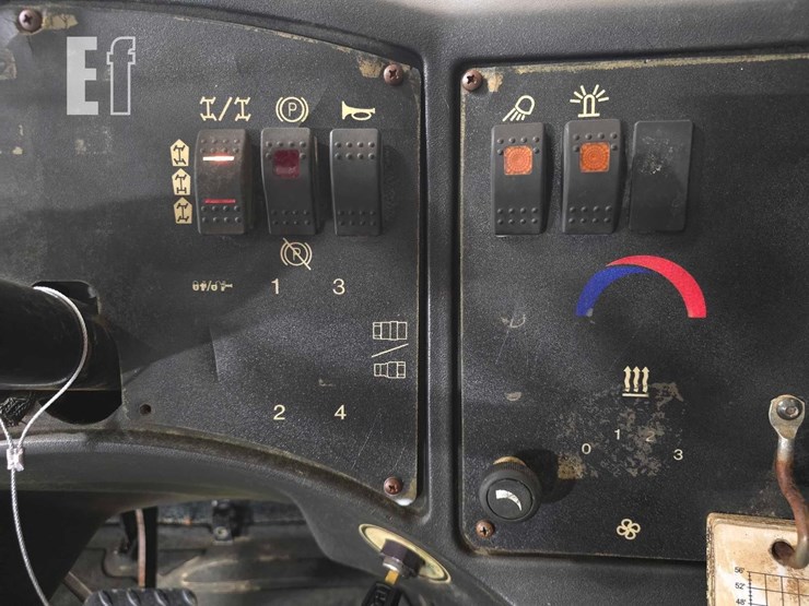 2014-caterpillar-tl1055c-image-16