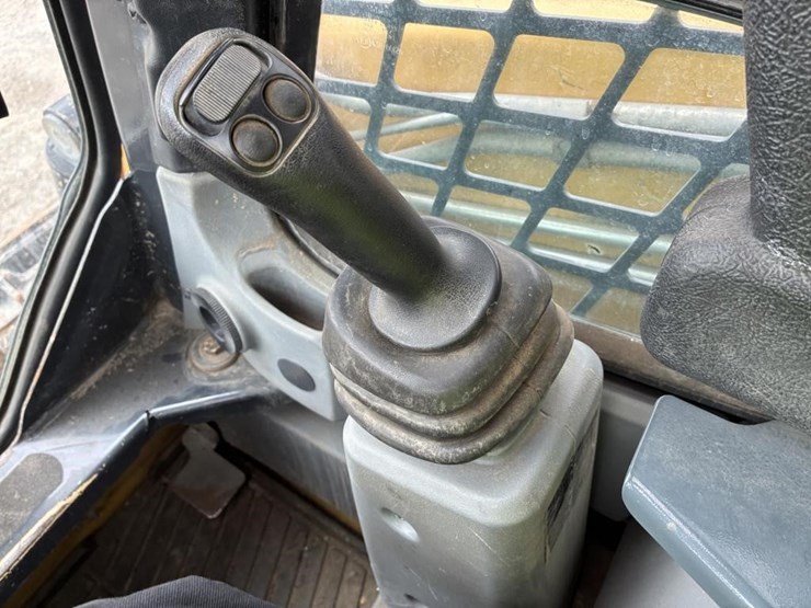 2018-yanmar-s220r-image-24