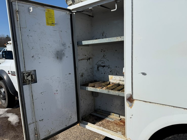 #2049-•-2015-ram-5500-heavy-duty-service-truck-image-13