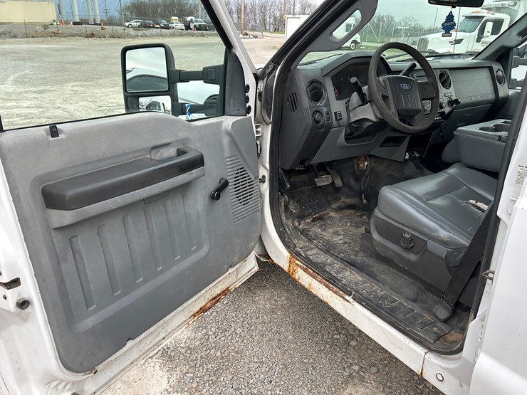 2011-ford-f350-image-37