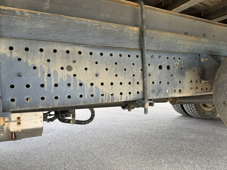 2019-isuzu-nrr-image-50