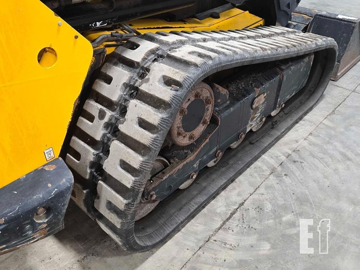 2022-jcb-3ts-8t-image-33