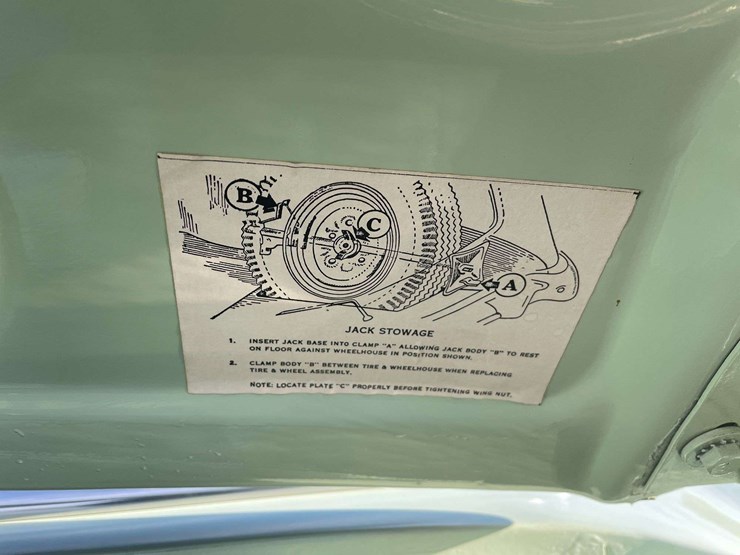 1953-ford-customline-sedan-image-70