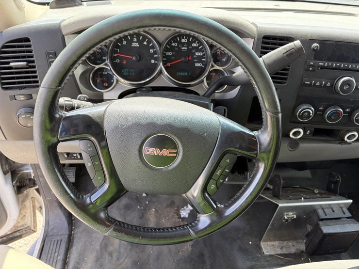 2012-gmc-sierra-2500-image-13