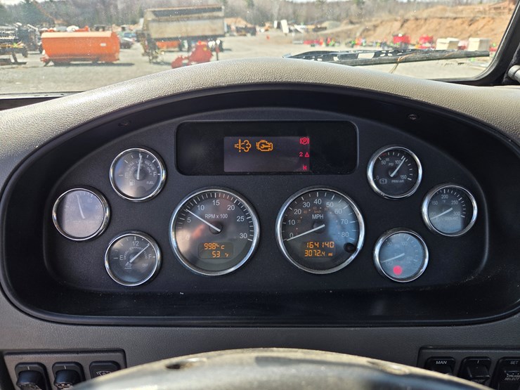 2013-peterbilt-337-image-53