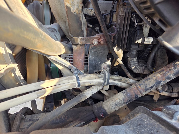 2012-international-7600-image-44