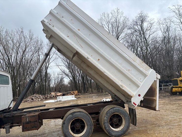 1997-ford-lt8000-image-64