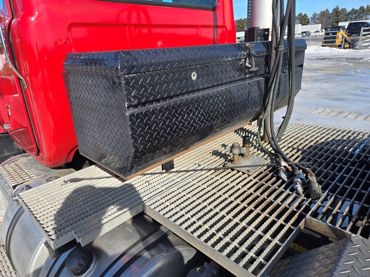2000-mack-rd688s-image-22