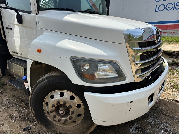 2020-hino-268-image-18