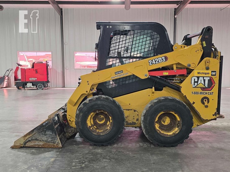 2021-caterpillar-242d3-image-5