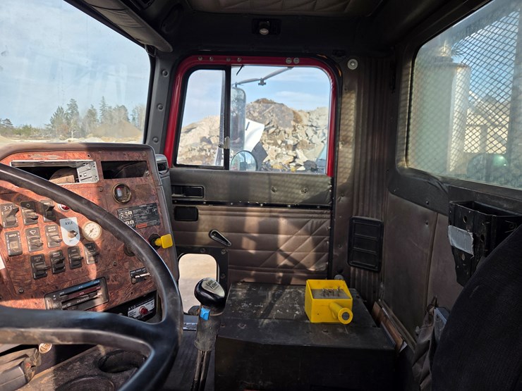 1998-international-paystar-5000-image-64