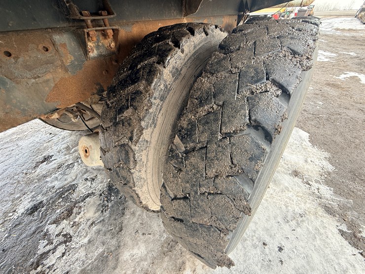 1999-mack-dm690-image-48