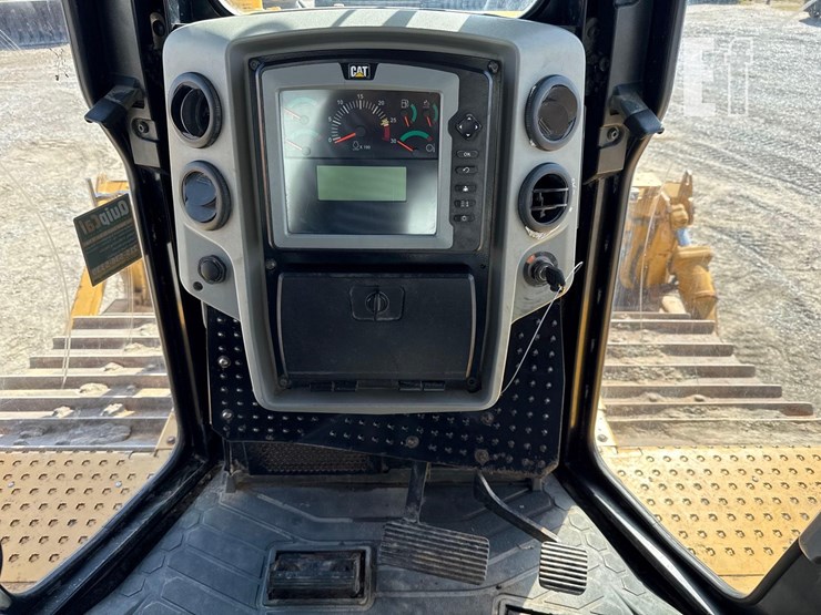 2016-caterpillar-d6t-lgp-image-17