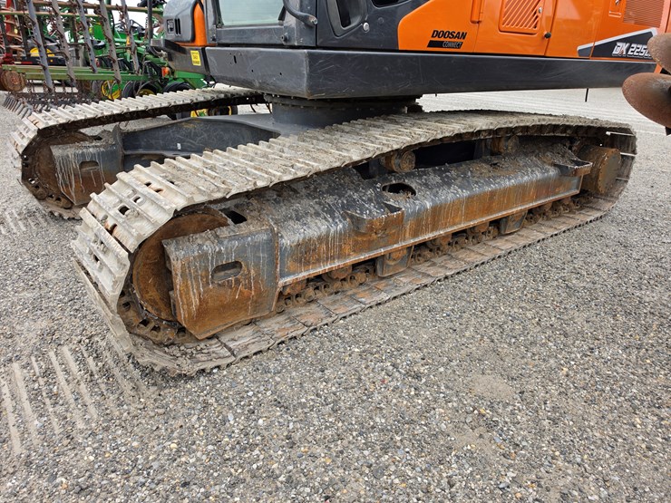 2022-doosan-dx225-lc-image-8