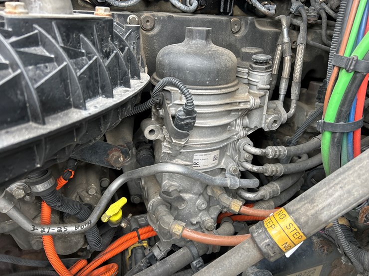 2017-massey-ferguson-8-image-53