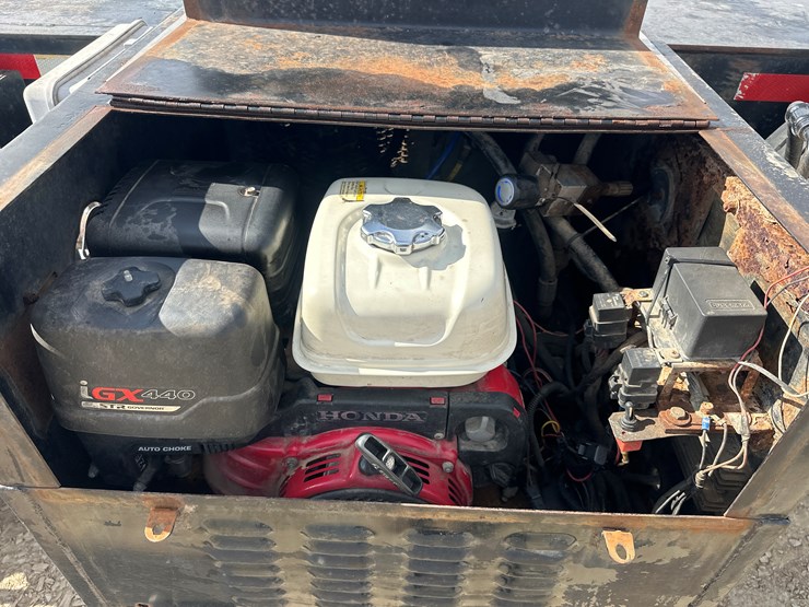 2010-massey-ferguson-8-image-27