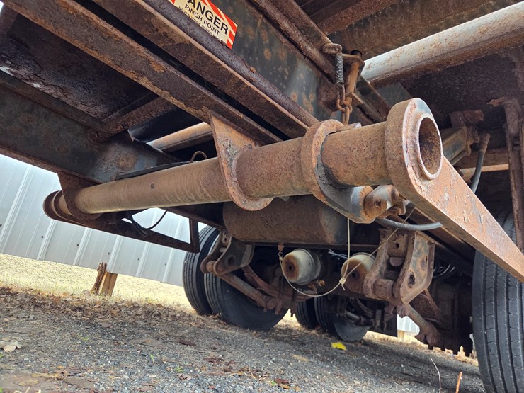 #2358-•-2006-iron-steer-8r20hdi-roll-off-trailer-image-23