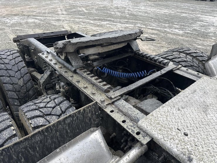 2009-massey-ferguson-8-image-18