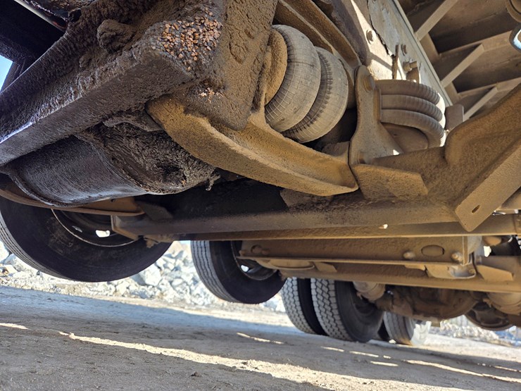 2012-international-7600-image-36