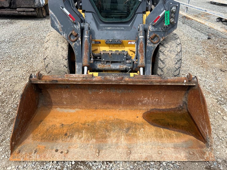 2020-deere-332g-image-11