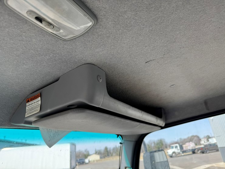 2019-isuzu-nrr-image-43