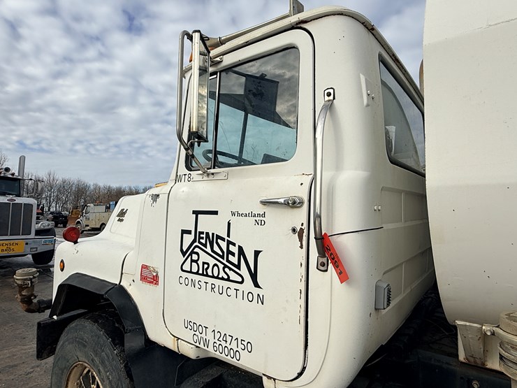 1988-mack-dm690s-image-15