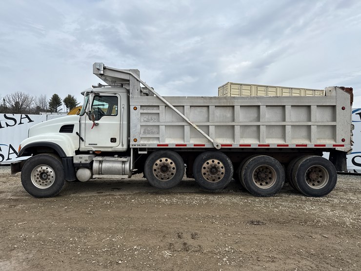 2006-massey-ferguson-8-image-2