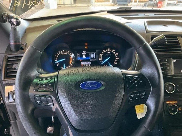 2017-ford-explorer-suv-image-16