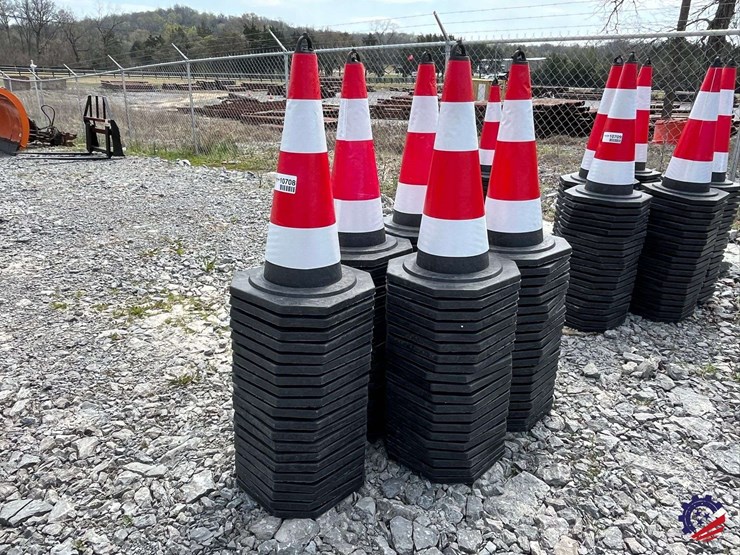 lot-of-100-unused-2026-ce-irstc-safety-traffic-cones-image-2