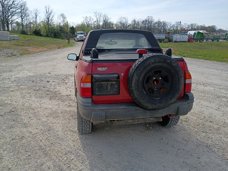 2000-chevrolet-tracker-image-6