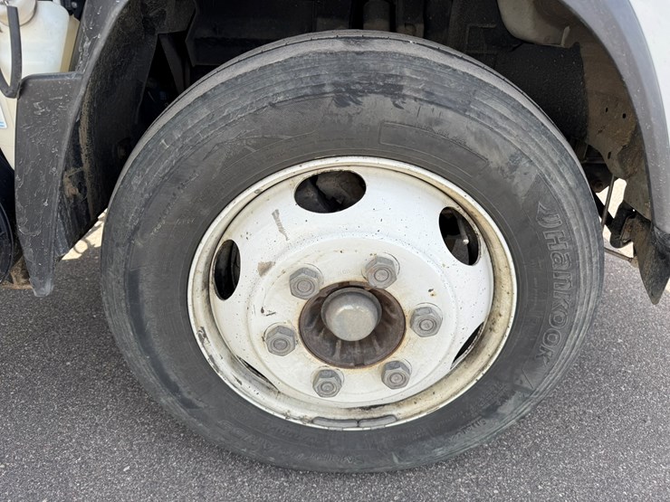 2019-isuzu-nrr-image-58